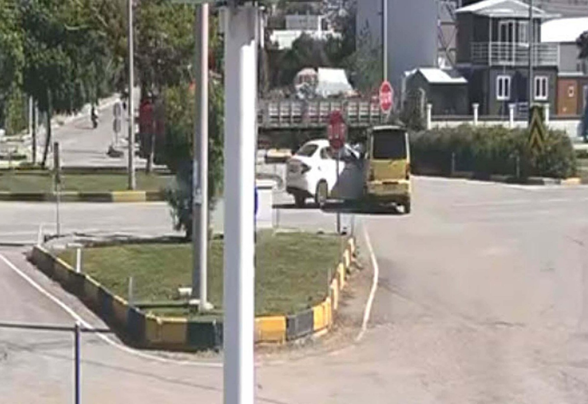 Muğla Fethiye'de otomobil ile minibüs çarpıştı, minibüsteki 7 kişi yaralandı