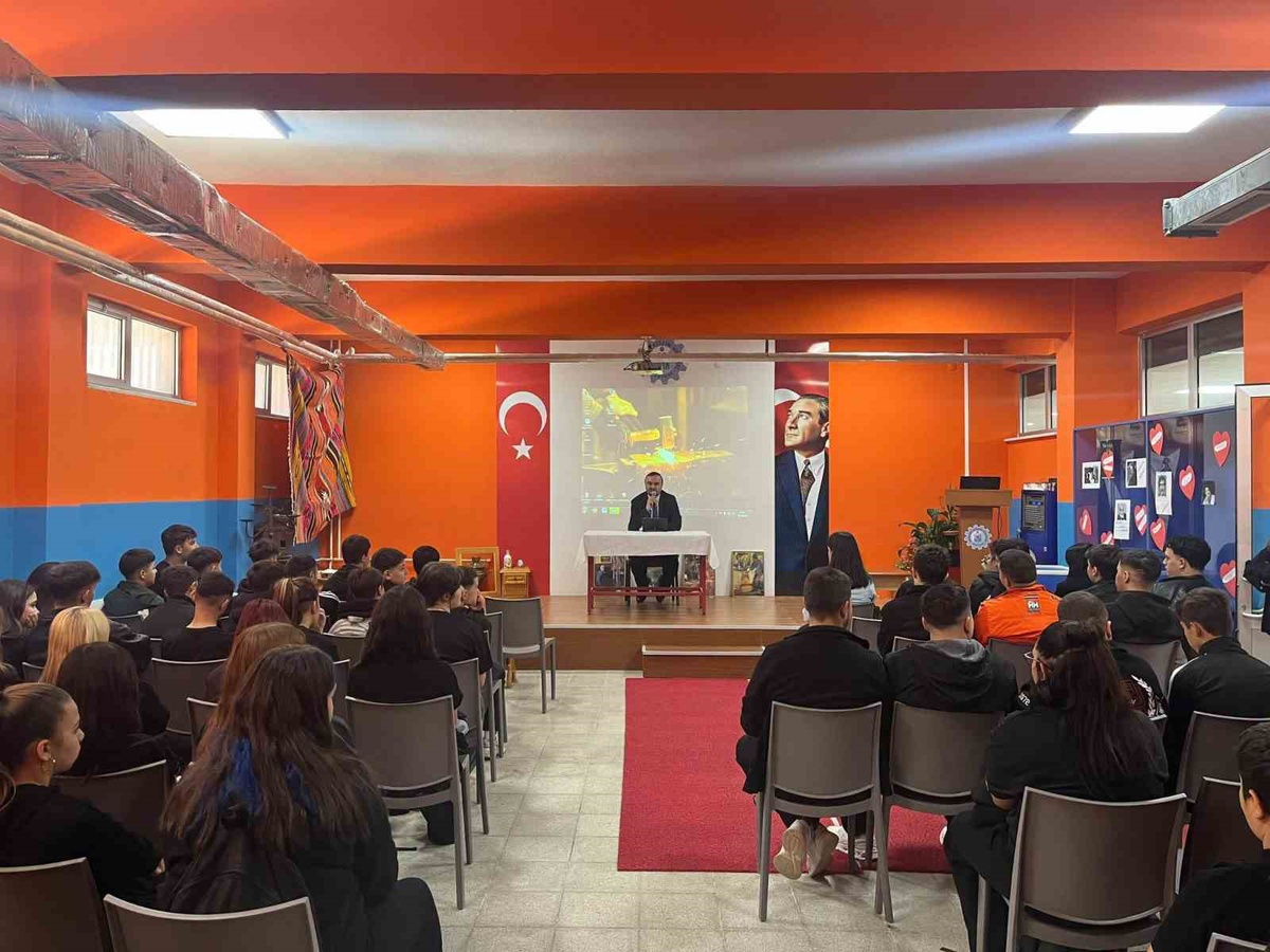 Muğla İl Müftülüğü MESEM öğrencilerine Cami ve Sosyal Hayat konferansı düzenledi.