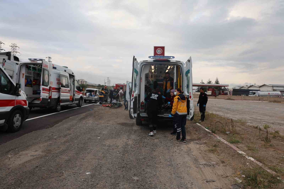 Nevşehir-Aksaray kara yolunda iki otomobil çarpıştı, 7 kişi yaralandı