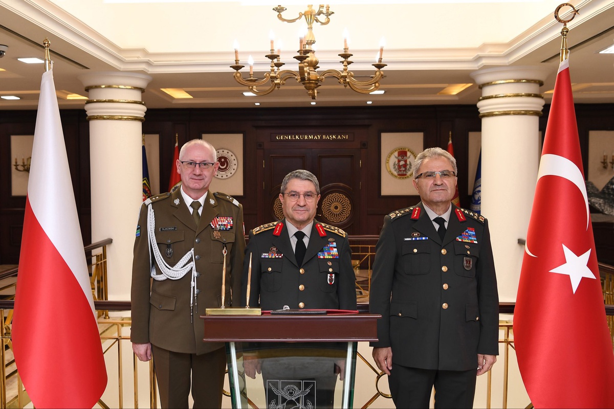 Polonya Kara Kuvvetleri Müfettişi Fajkowski, Bayraktaroğlu tarafından kabul edildi