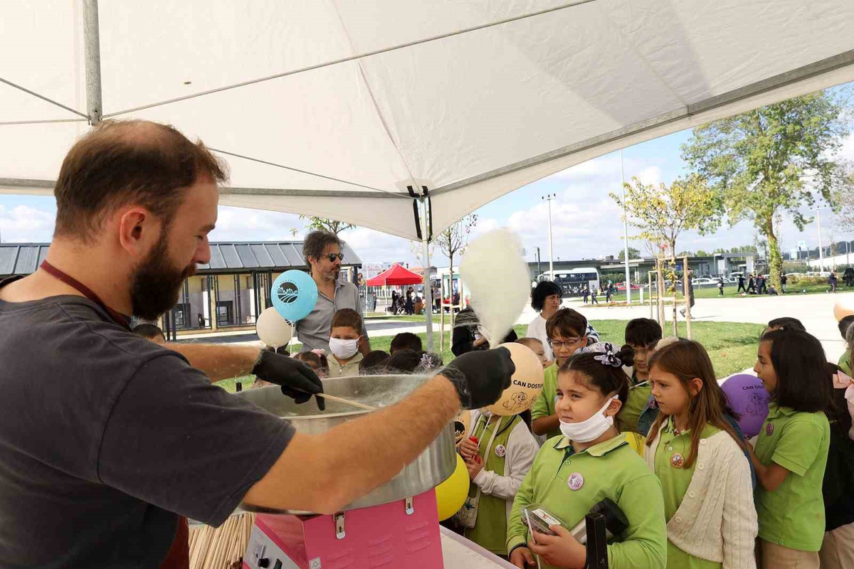 Sakarya'da 700'ü aşkın öğrenciye hayvan sevgisi ve bakımı anlatıldı