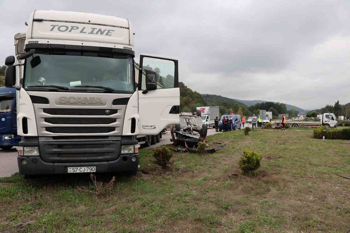 Samsun Kavak'ta tırın çarptığı otomobil takla attı, 1 kişi yaralandı