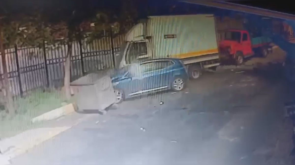 Sarıyer Ferahevler'de kamyonet ile otomobil çarpıştı, 2 araç daha karıştı, 3 kişi yaralandı