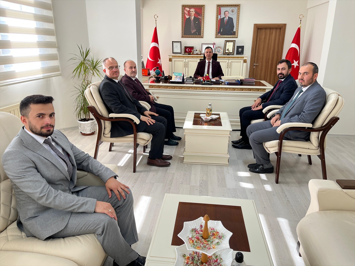 Suluova Müftüsü Kaya, Kaymakam Gürçam'ı din görevlileri haftasında ziyaret etti