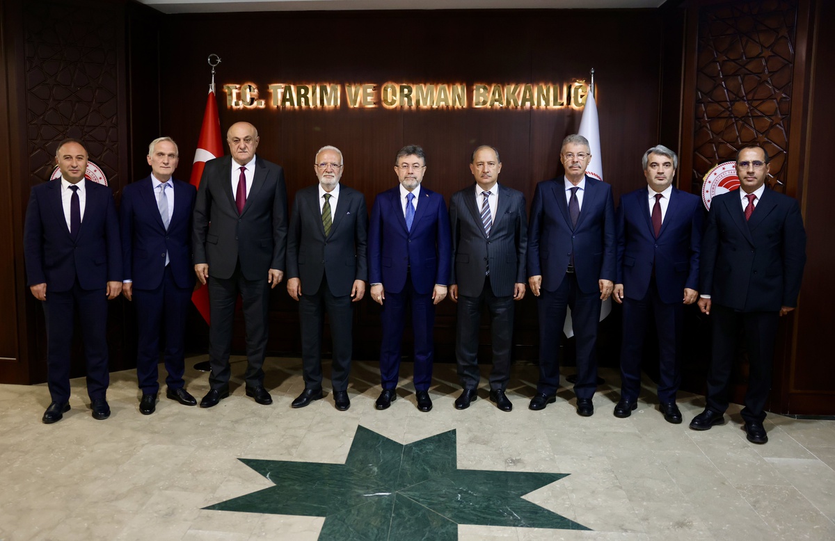 Tarım ve Orman Bakanı Yumaklı, şeker temsilcilerini Elitaş'ın katılımıyla ağırladı