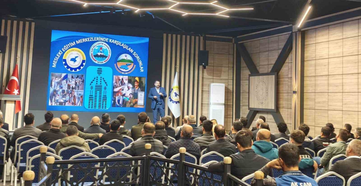 Tatvan'da mesleki eğitim toplantısında işletmelerle eğitim kurumları bir araya geldi