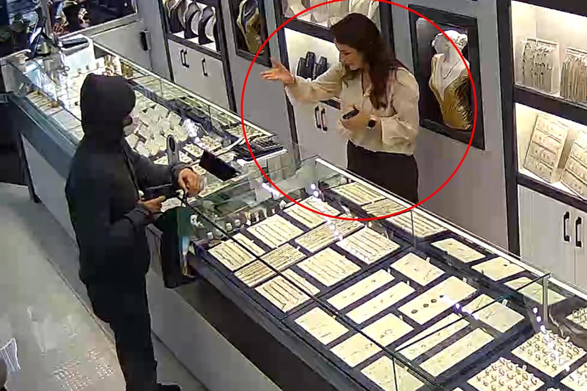 Tabancayı doğrultup 'Bu bir soygundur' dedi, aldığı cevapla kaçtı