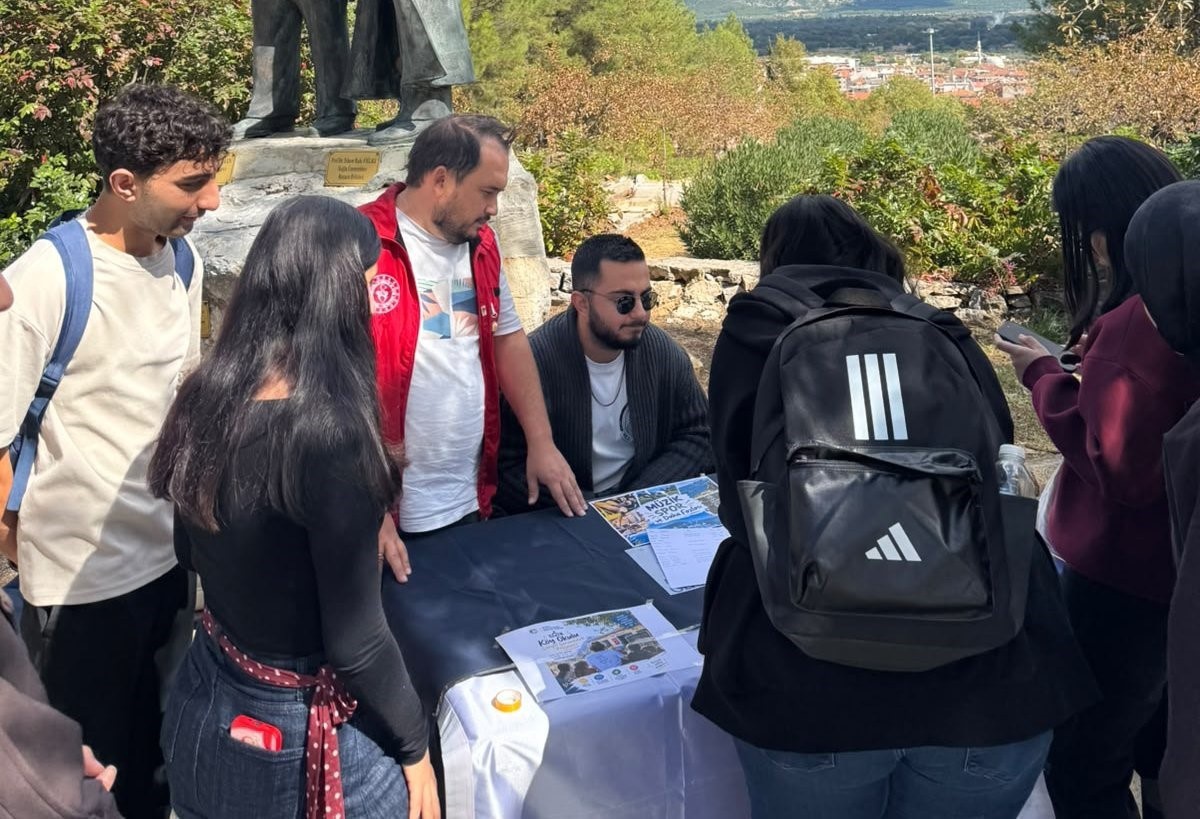 Uluslararası Gençlik Merkezi, üniversite kampüsünde gençlere fırsatları anlattı