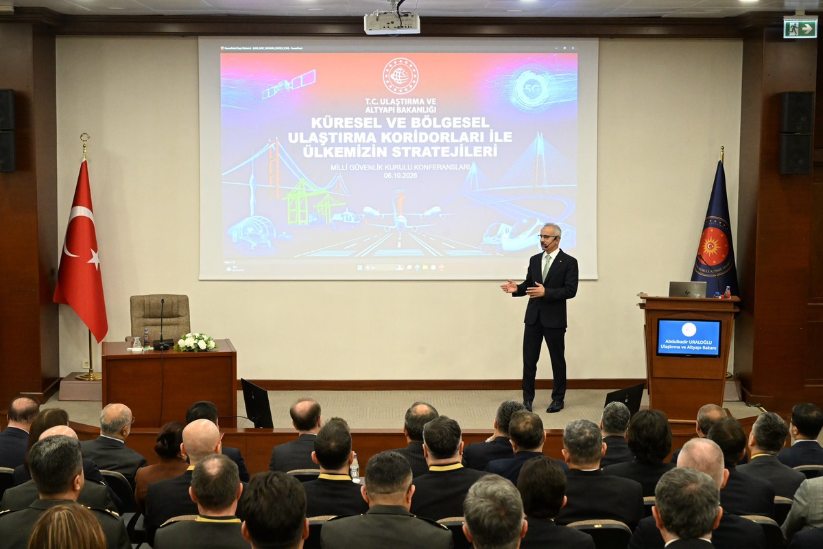 Uraloğlu, Milli Güvenlik Konferansları'nda ulaştırma koridorlarını anlattı