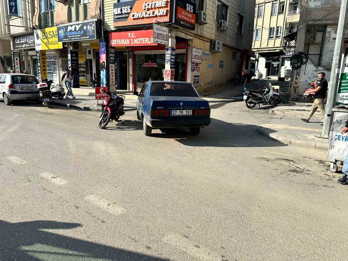 Adıyaman'da otomobil 60 yaşındaki yayaya çarptı, yaralı hastaneye kaldırıldı