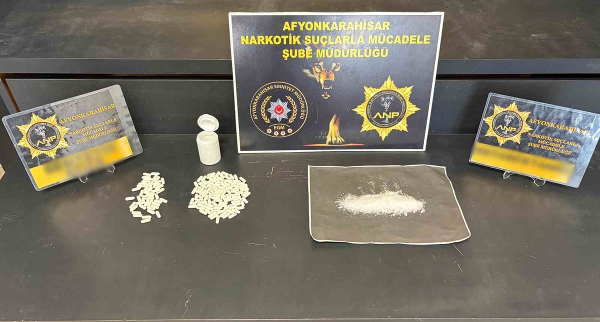 Afyonkarahisar'da otomobilde 20 gram uyuşturucu ele geçirildi, 1 kişi tutuklandı