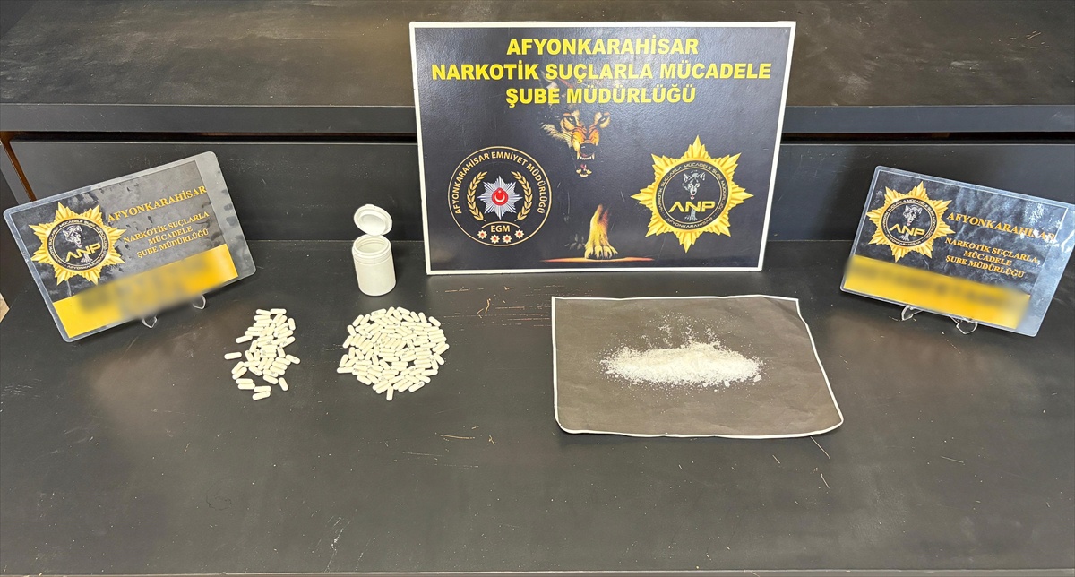 Afyonkarahisar'da otomobilinde 140 sentetik hap bulunan sürücü tutuklandı