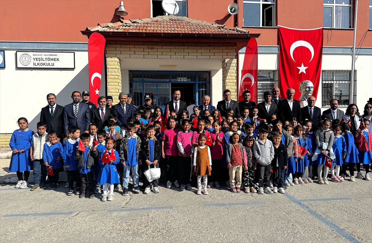 Aksaray'da köy okulunda bilim şenliği açıldı, yerli savunma maketleri ilgi gördü