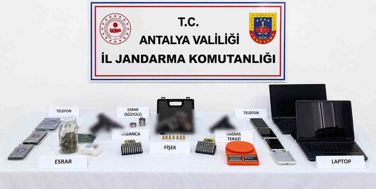 Antalya Kumluca'da jandarma aramasında 5 şüpheli gözaltına alındı