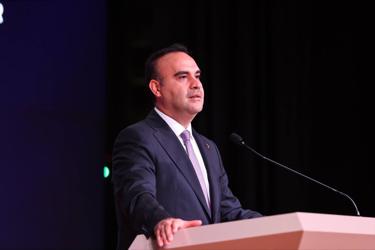 Bakan Kacır "Kurumlarda Yapay Zeka Güvenlik Entegrasyon ve Ekonomik Değer Zirvesi"nde konuştu: