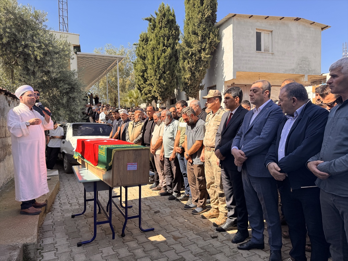 Batan gemide ölen Özgür Gönül Mersin'de, Mahmut Demir Hatay'da defnedildi