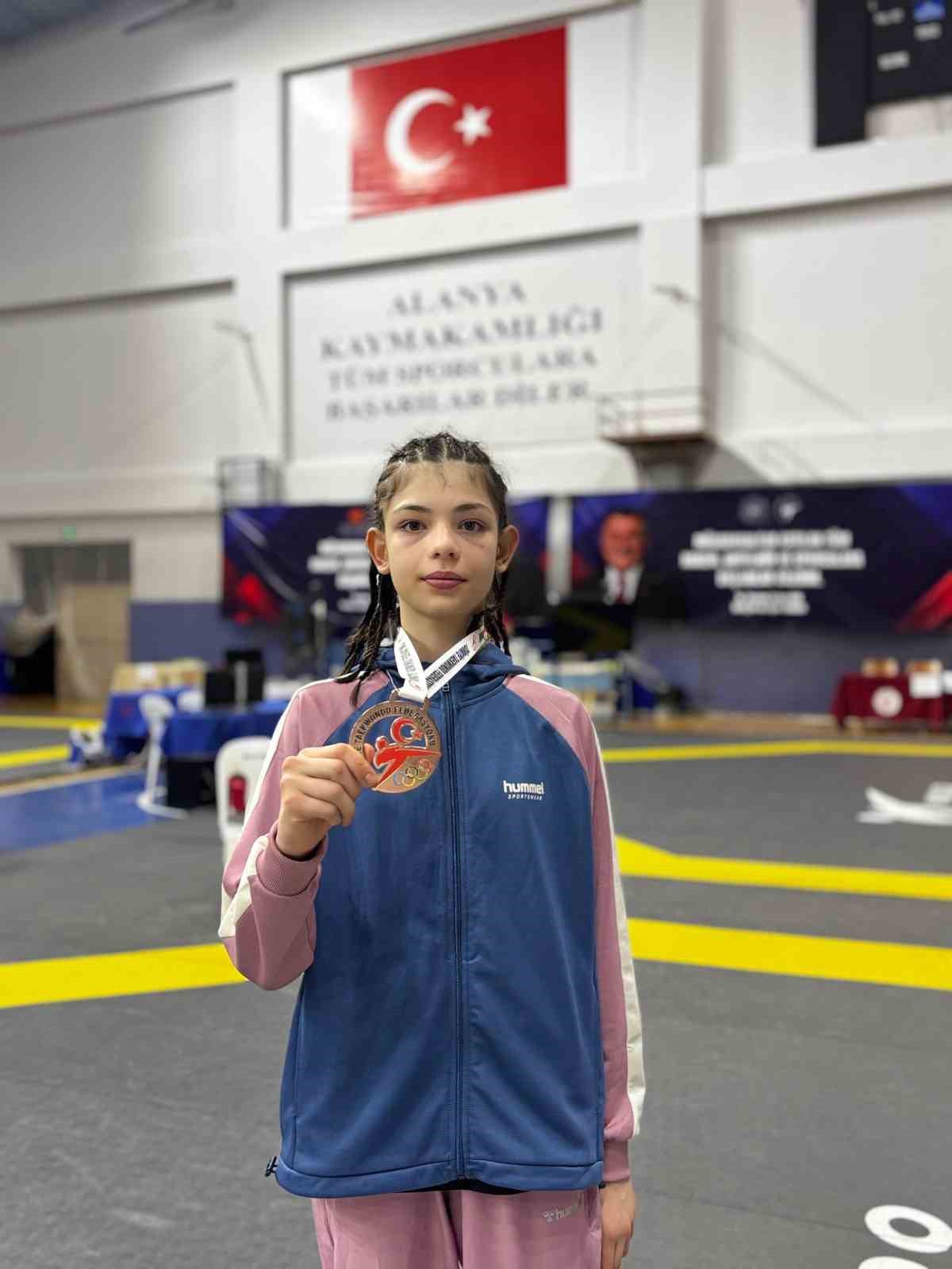 Bilecikli taekwondocu Elçin Berra Tuzsuz, Bükreş'teki Avrupa seçmelerine davet edildi