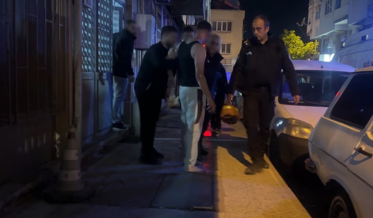 Burdur'da yaralı şahıs, ambulansa bindirilmeye direnip ekiplere zor anlar yaşattı