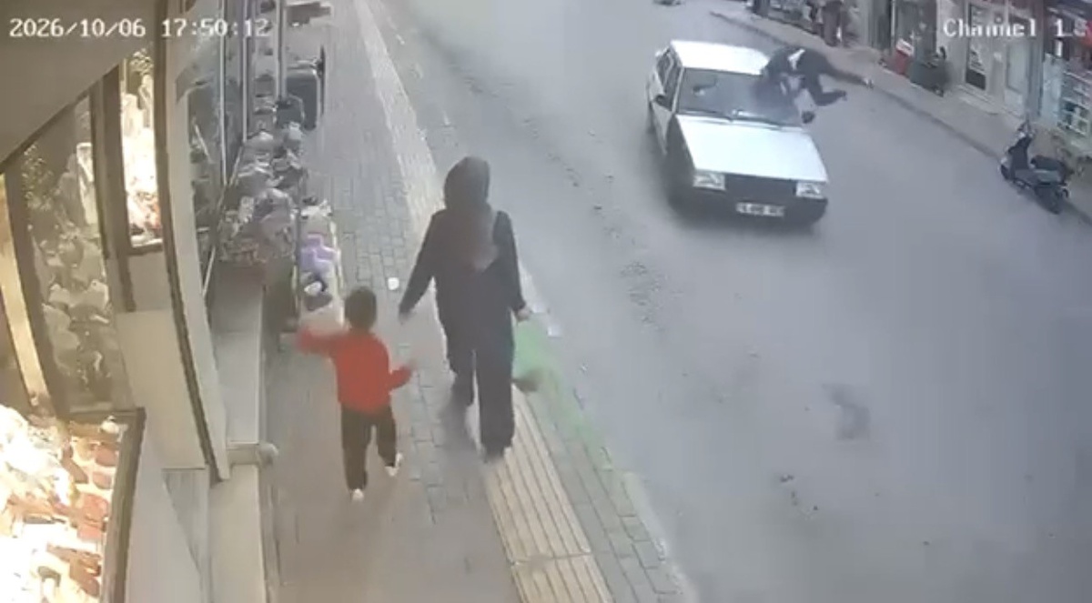 Bursa Yıldırım'da Tofaş otomobil yayaya çarptı, yaya hafif yaralandı