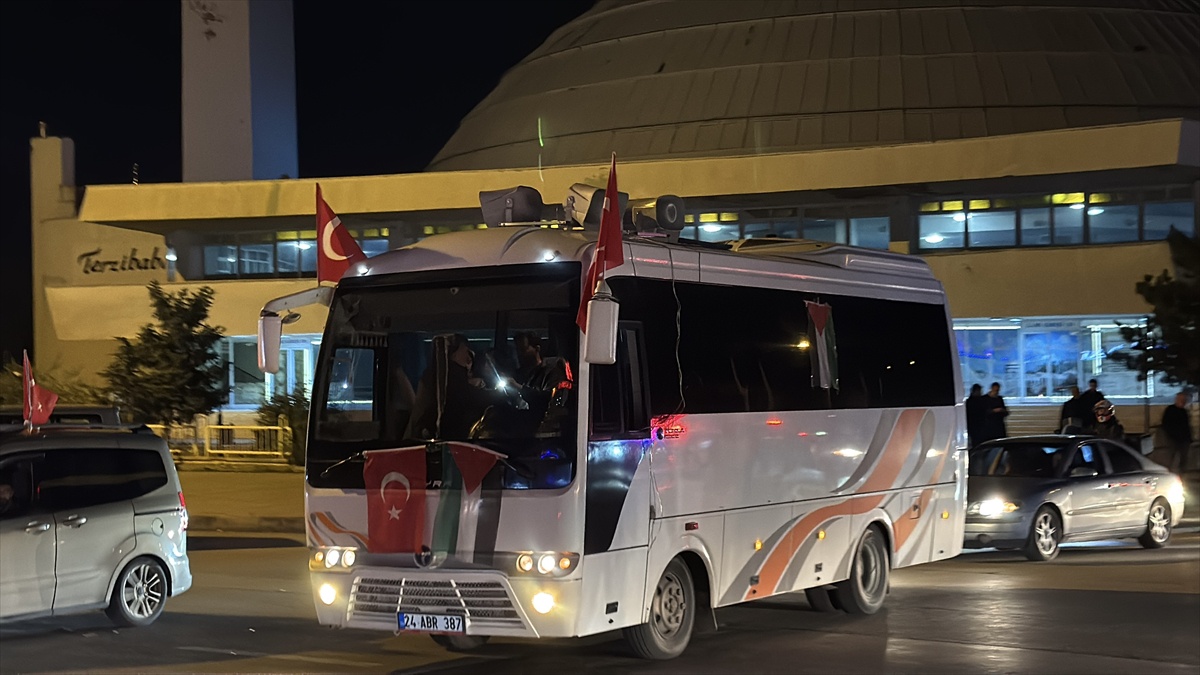 Erzincan'da STK'lar ve vatandaşlar Gazze protestosu için konvoy düzenledi