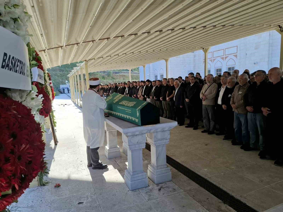 Fon soruşturmasında adı geçen iş insanı Ali Emre Ballı son yolculuğuna uğurlandı