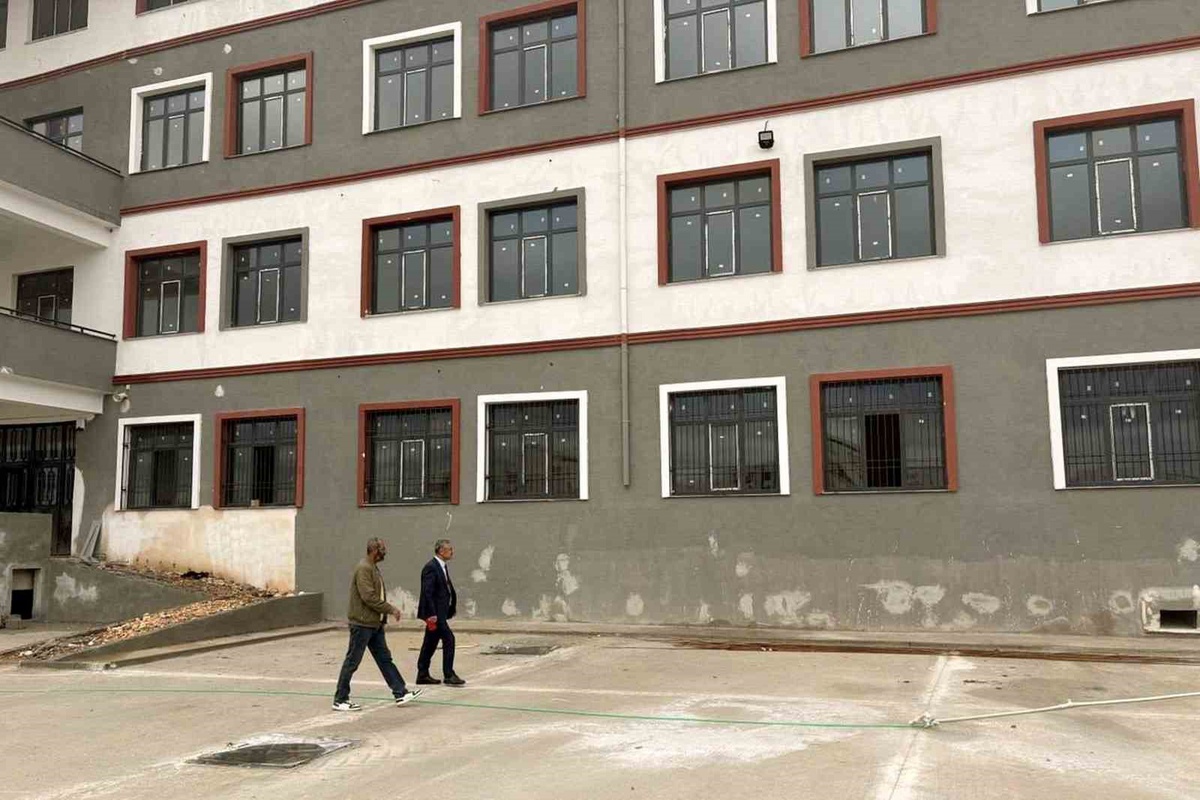Gaziantep Araban'da TOKİ'nin 32 derslikli okul inşaatı son aşamaya geldi