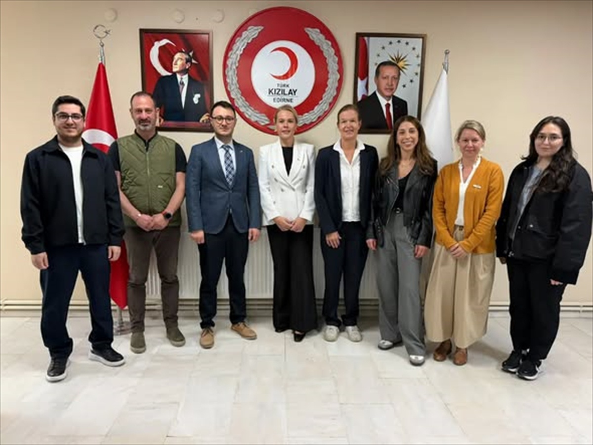 İsveç Kızılhaçı heyeti, Kızılay Edirne Şubesinde düzensiz göçmen yardımlarını görüştü