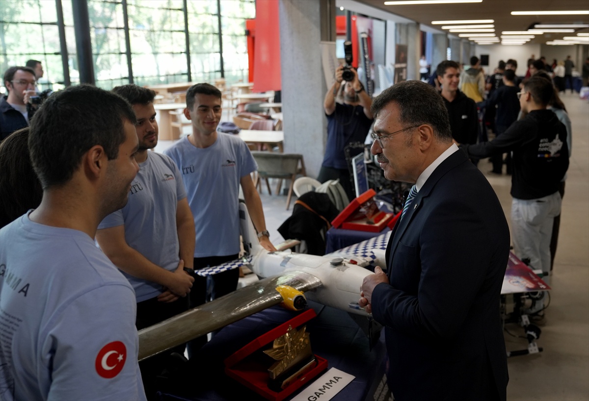 İTÜ Rektörü Mandal, TEKNOFEST 2026'da 19 ödül kazanan takımlarla buluştu
