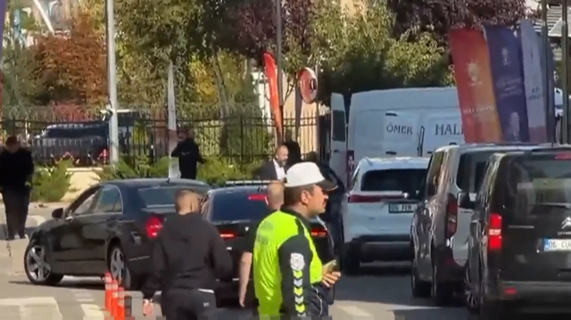 İzmir Büyükşehir Belediye Başkanı Cemil Tugay'ın AKP'ye katılma iddiası