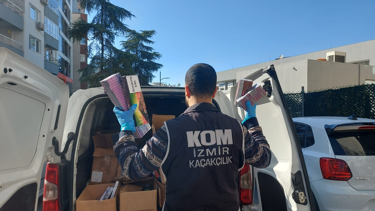 İzmir'de 5 ilçede kaçakçılık operasyonu düzenlendi, 1 şüpheli gözaltına alındı