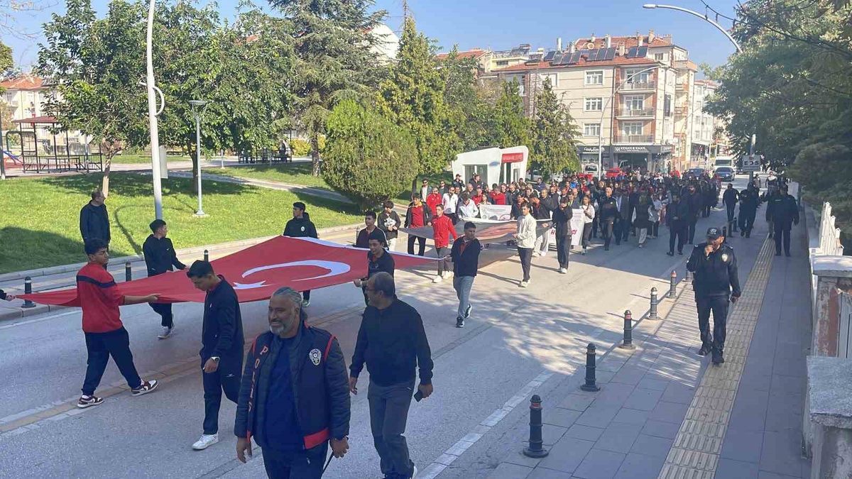 Karaman'da Amatör Spor Haftası etkinlikleri başladı, Vali Çiçek gençlerle oyun oynadı