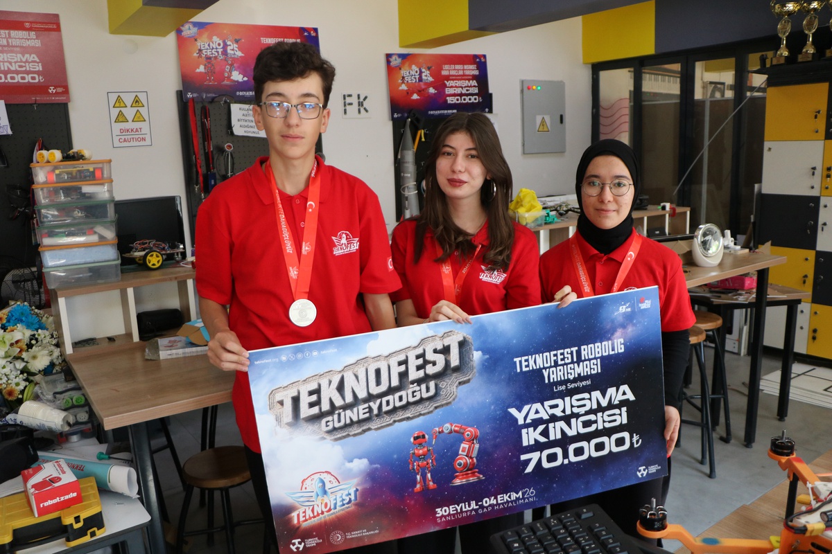 Kayseri'de liseliler 3D yazıcıyla yaptıkları robotla TEKNOFEST'te Türkiye ikincisi oldu