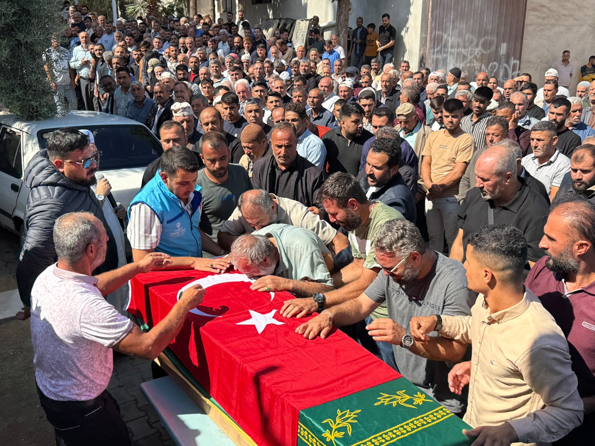 Kıbrıs açıklarında alabora olan gemide ölen Mahmut Demir Hatay Reyhanlı'da defnedildi