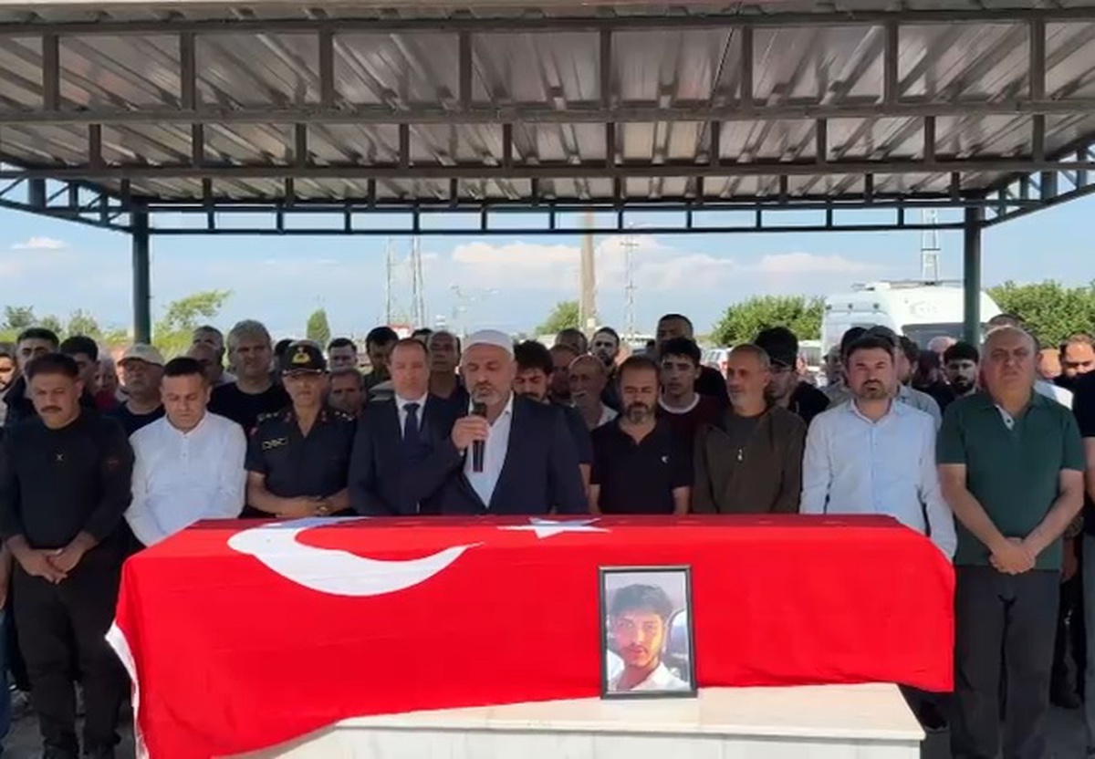 Kıbrıs açıklarında alabora olan gemide ölen Özgür Gönül, Tarsus'ta toprağa verildi