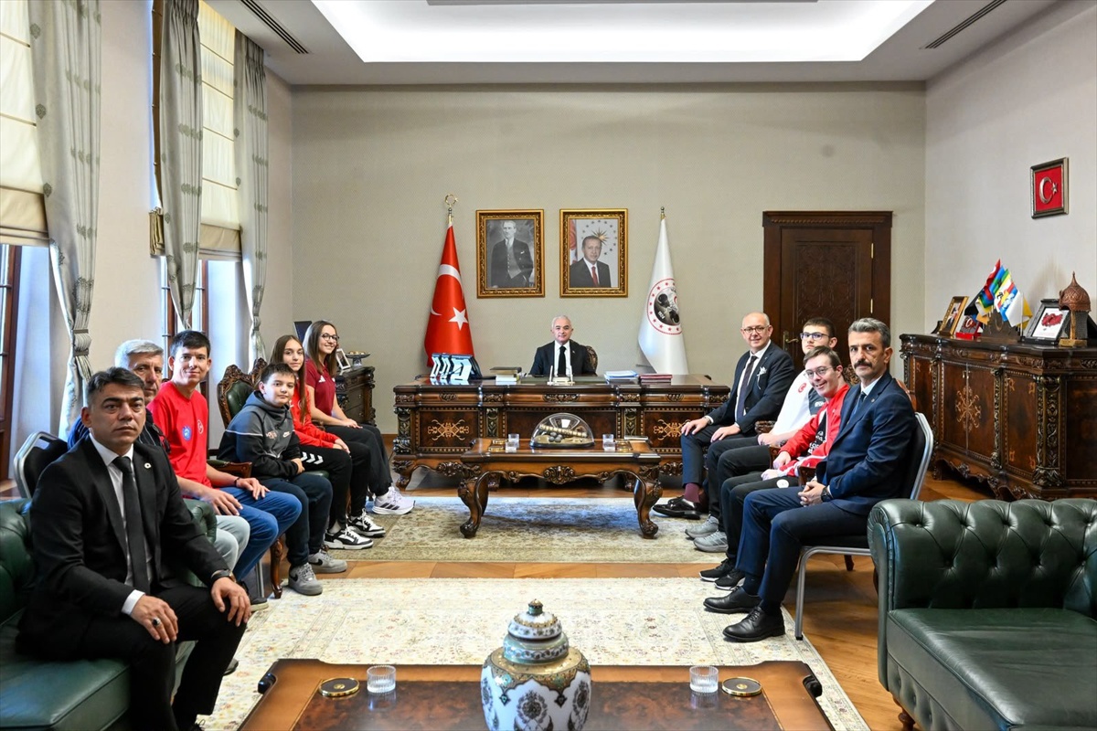 Kırklareli Valisi Turan, Amatör Spor Haftası'nda sporcuları kabul etti