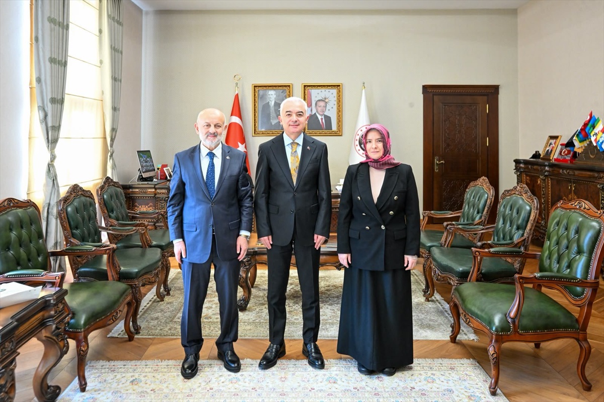 Kırklareli Valisi Turan, müftü ve yardımcısını Din Görevlileri Haftası'nda ağırladı