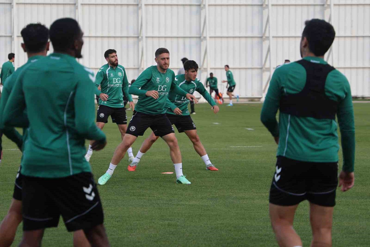Konyaspor Teknik Direktörü İlhan Palut, hakemlerde özgüven yitimi olmamasını umdu