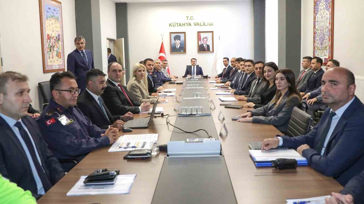 Kütahya'da güvenlik toplantısında uyuşturucu ve trafik konuları ele alındı