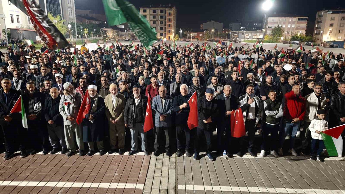 Muş'ta binlerce kişi İsrail'in Gazze'ye yönelik saldırılarını protesto etti