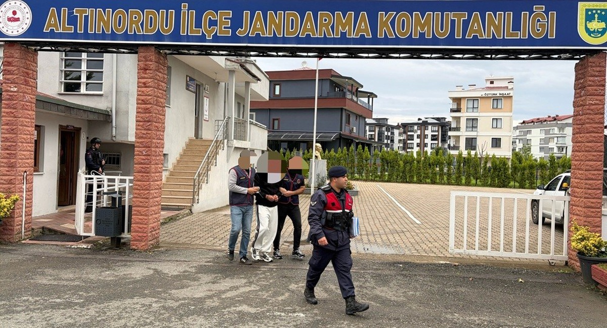 Ordu'da ziynet eşyası ve 40 bin lira çalan 2 şüpheli tutuklandı
