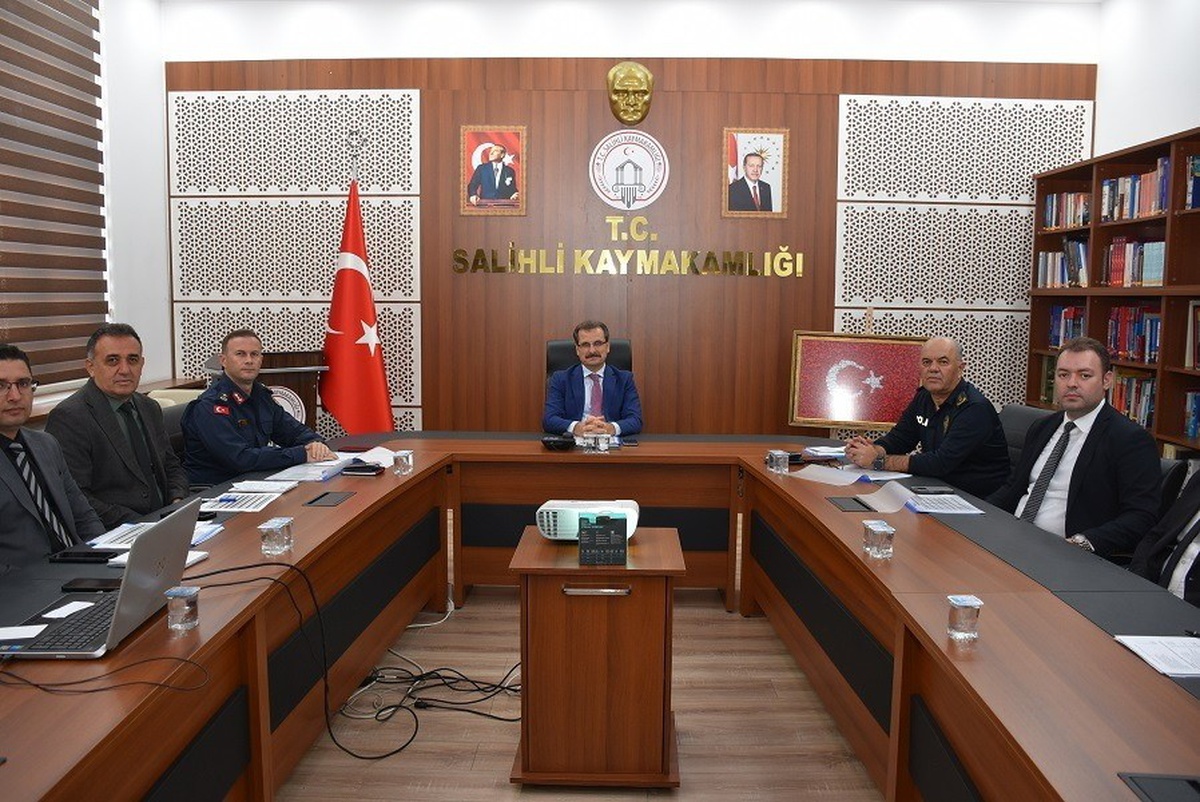 Salihli'de metruk bina çalışmaları Ekim toplantısında ele alındı
