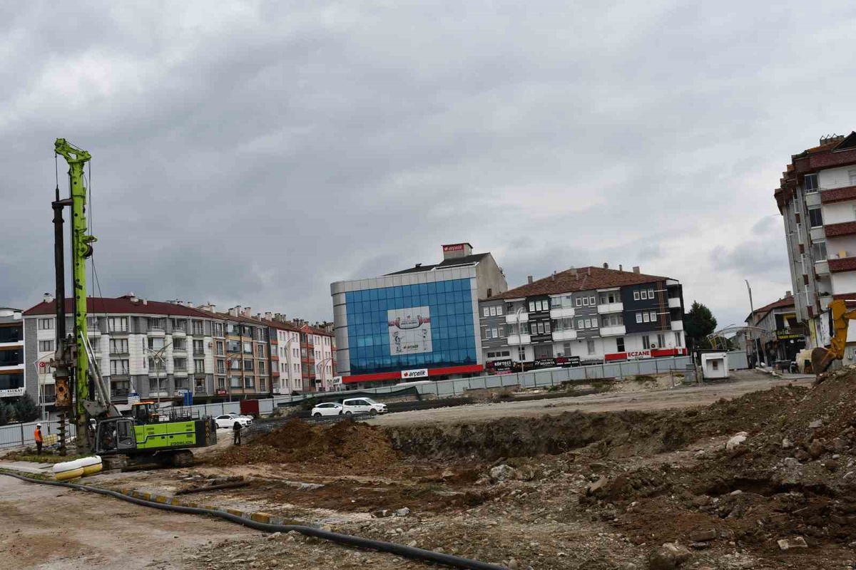 Samsun Vezirköprü'de meydan ve otopark projesinde ilk kazma vuruldu