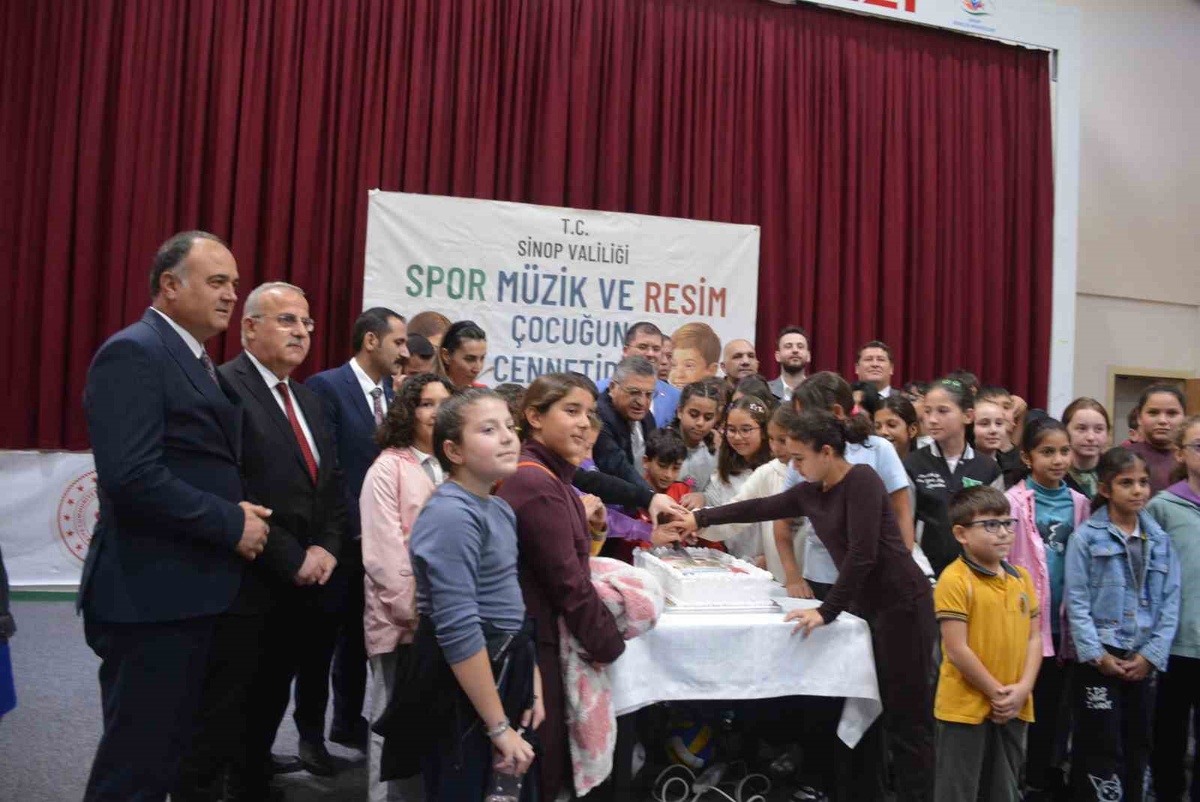 Sinop'ta yaklaşık bin 500 çocuğa ulaşan spor, müzik ve sanat çalışmaları değerlendirildi