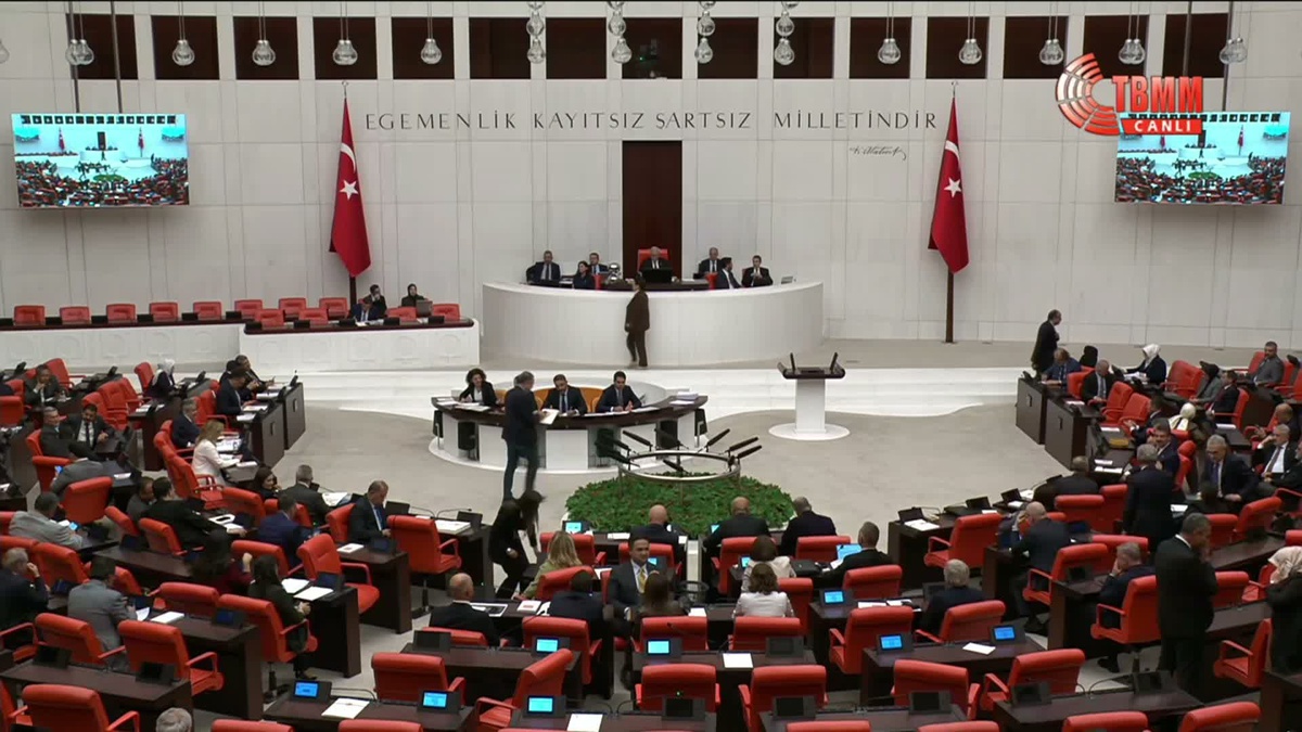 TBMM Genel Kurulu... İskender Bayhan'dan Cumhurbaşkanı Yardımcısı Yılmaz'a: Bu ülkenin işçileri, emekçileri size niye güvensin?