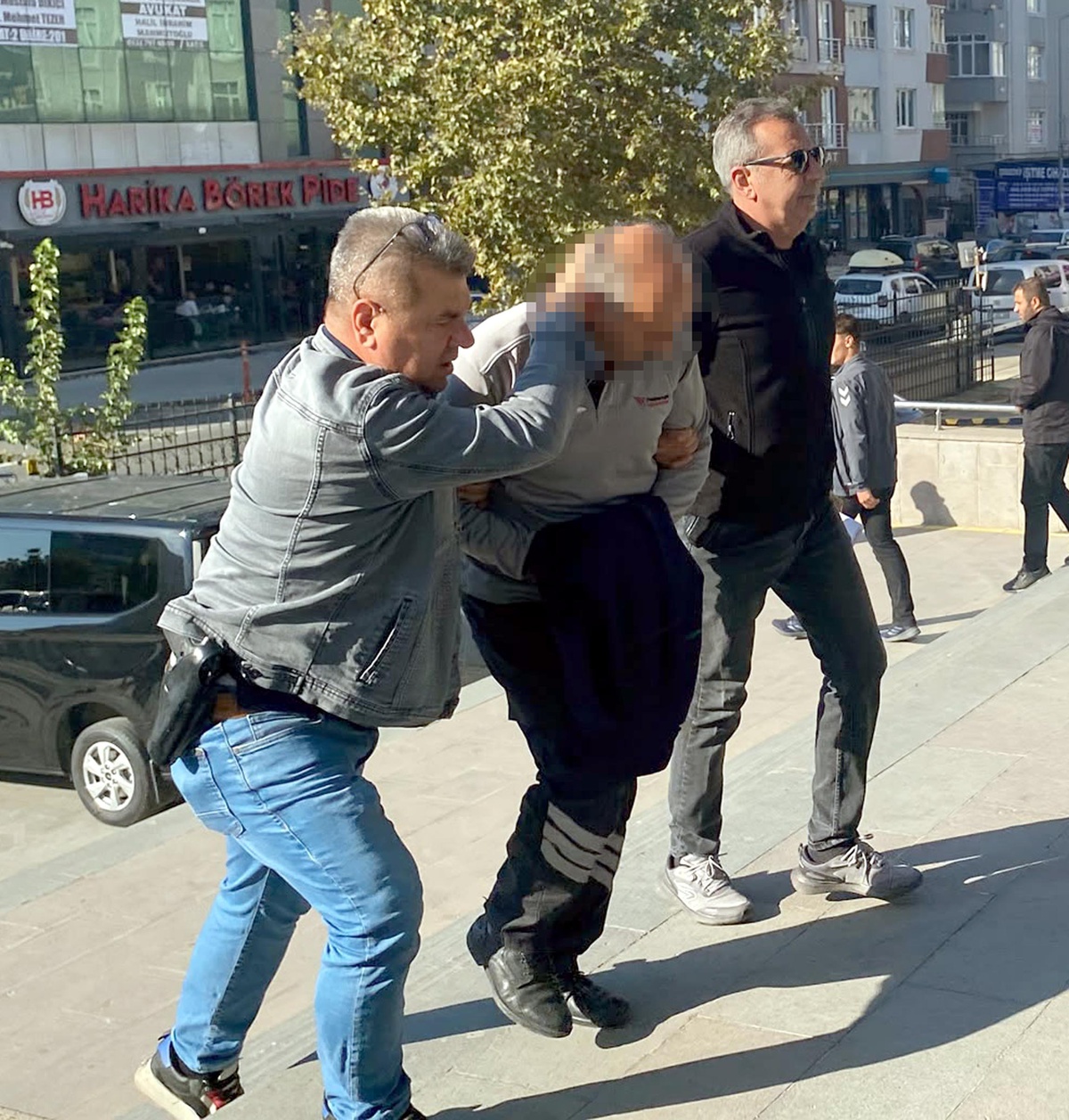 Tekirdağ'da kuyumcuda alarm çalınca panikleyen oyuncak tabancalı soyguncu yakalandı