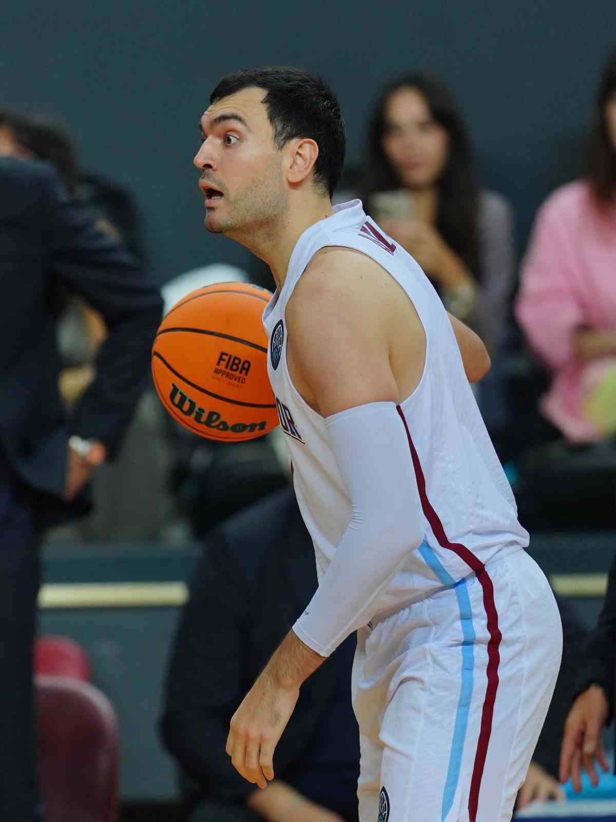 Trabzonspor, Nanterre 92'yi uzatmalarda 93-83 yenip A Grubu'na galibiyetle başladı.
