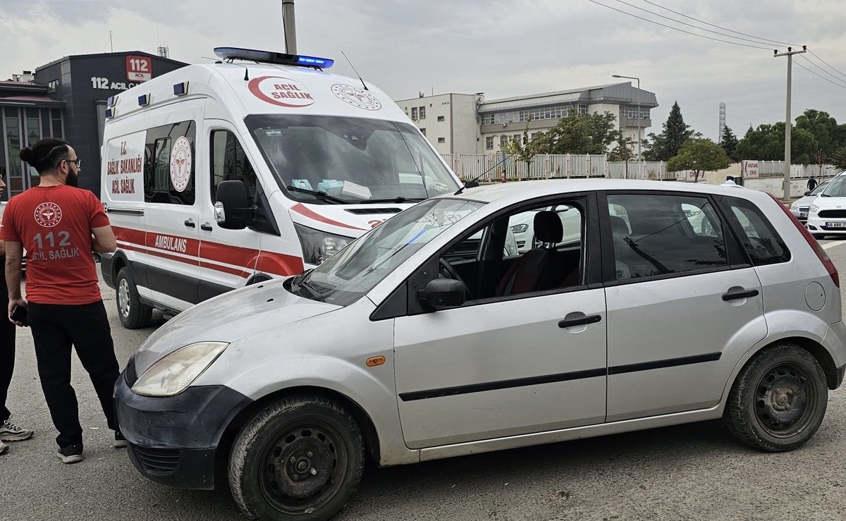 Yavuz Selim Mahallesi'nde otomobil ile ambulans çarpıştı, yaralanan olmadı