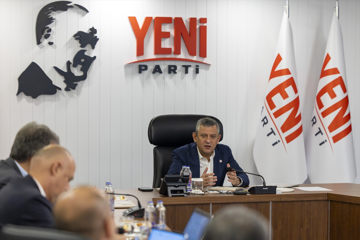 Yeni Parti'de 'Fon Kriz Masası Toplantı'sı yapıldı