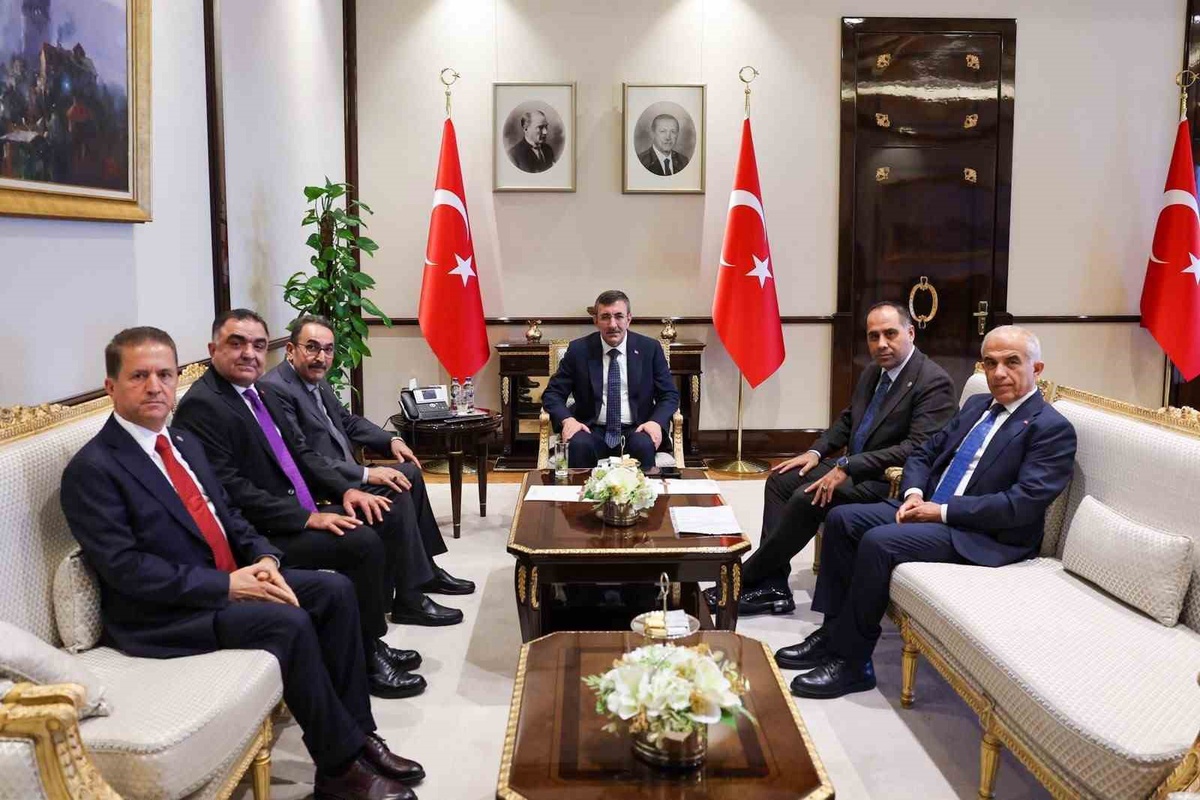 Adana narenciye sektörü sorunlarını ve Karadeniz'deki gemi sorununu Yılmaz'a iletti