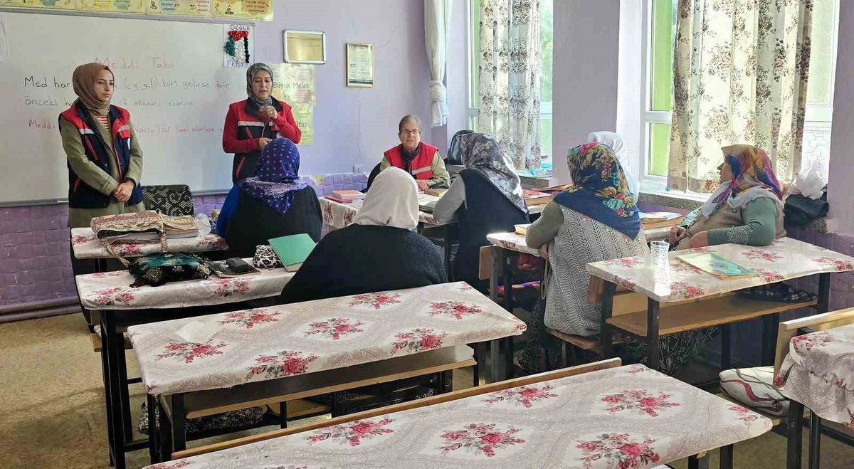 Afyonkarahisar'da kadın çiftçilere hayvansal üretim eğitimi verildi